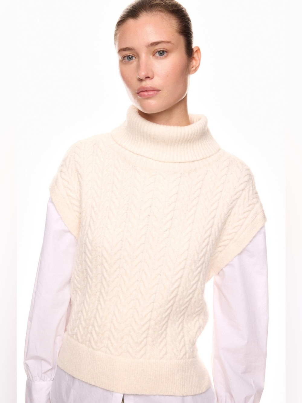 525 America Cream Cable Turtleneck Sweater Vest